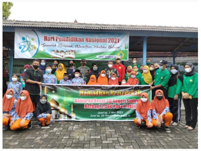 Nasionalnews - RAMADHAN BERSEDEKAH SDN SUDIRMAN AMBARAWA BERBAGI 2000 PAKET TAKJIL 